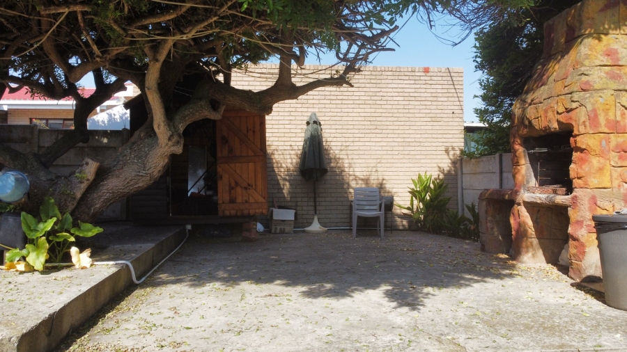 4 Bedroom Property for Sale in Dwarswegstrand Western Cape